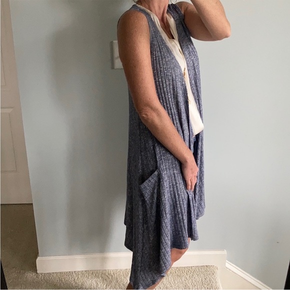 Sleeveless Open Front Cardigan - Picture 4 of 10